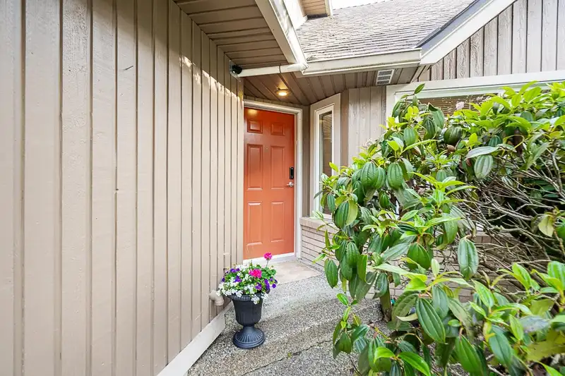 50 8560 162 STREET - photo 4 of 37