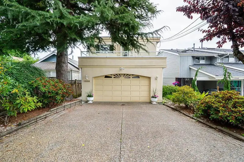 15154 BEACHVIEW AVENUE - photo 1 of 38