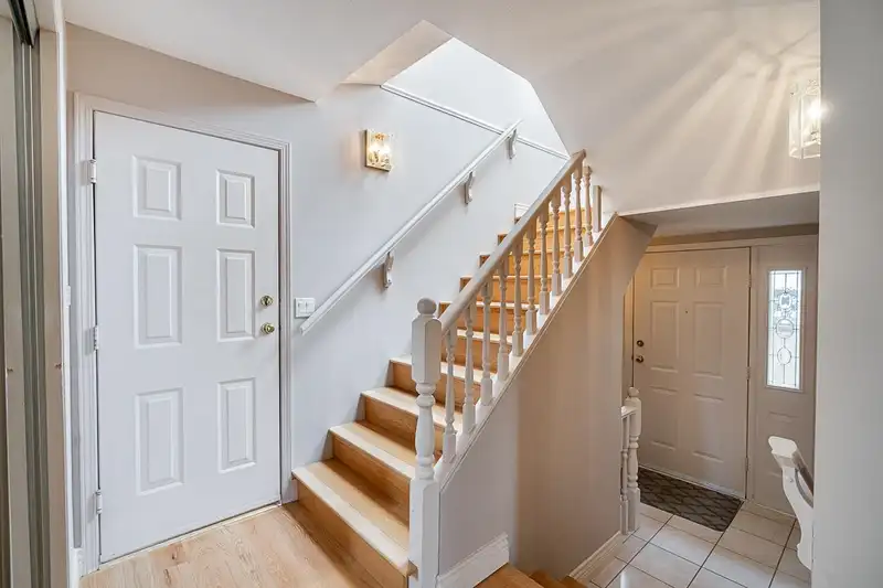 15154 BEACHVIEW AVENUE - photo 2 of 38