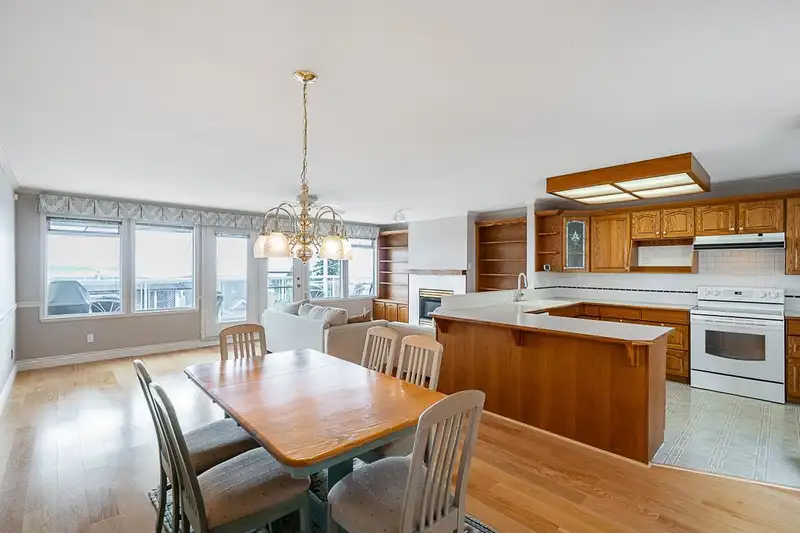 15154 BEACHVIEW AVENUE - photo 3 of 38