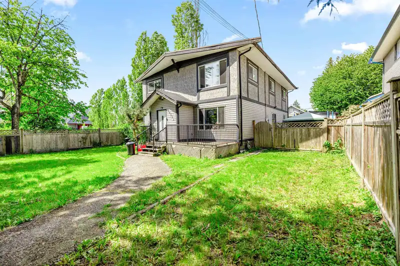 20531 113 AVENUE - photo 2 of 21