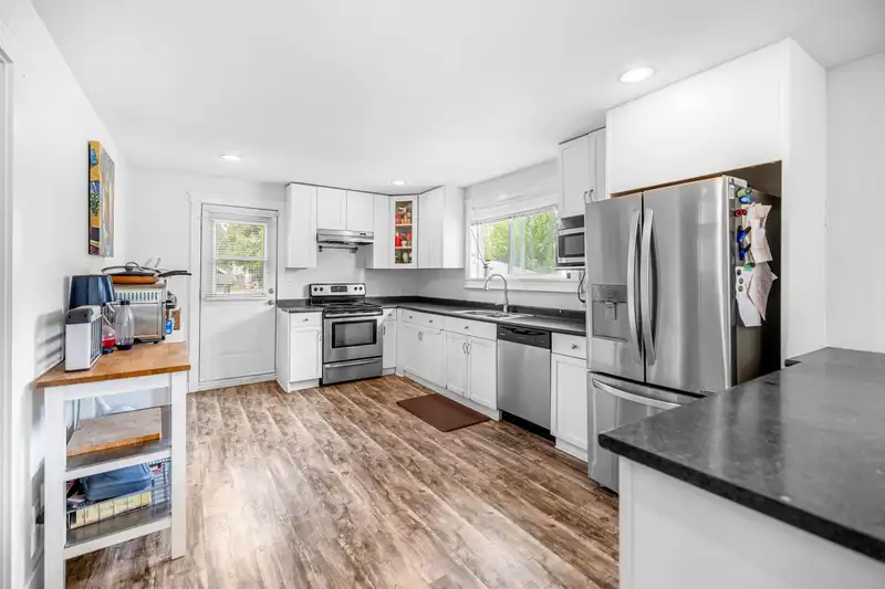 20531 113 AVENUE - photo 3 of 21