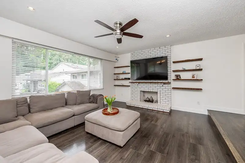11792 80A AVENUE - photo 2 of 35