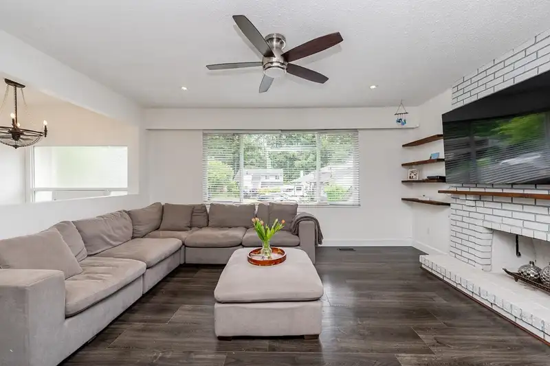 11792 80A AVENUE - photo 3 of 35