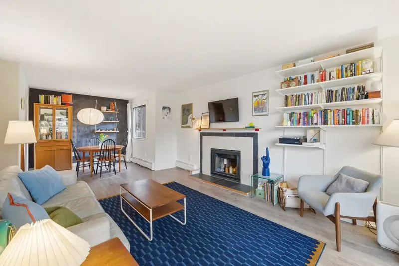 207 2215 DUNDAS STREET - photo 3 of 25