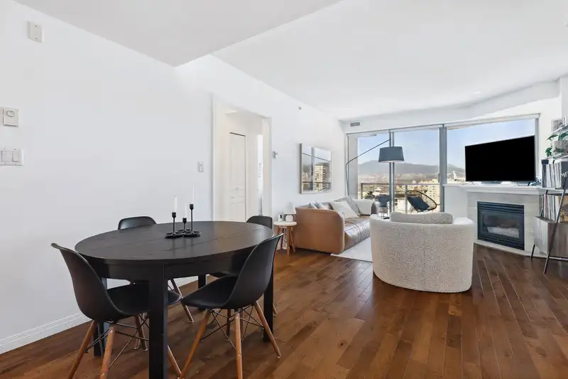 1005 1575 W 10TH AVENUE - photo 4 of 30