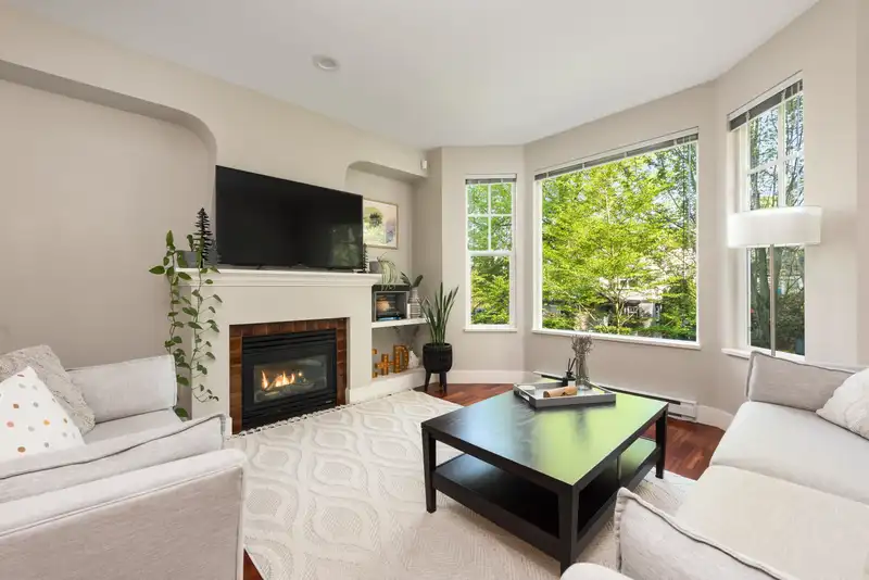 888 W 15TH AVENUE - photo 2 of 31