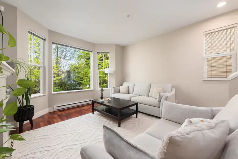 888 W 15TH AVENUE - photo 4 of 31