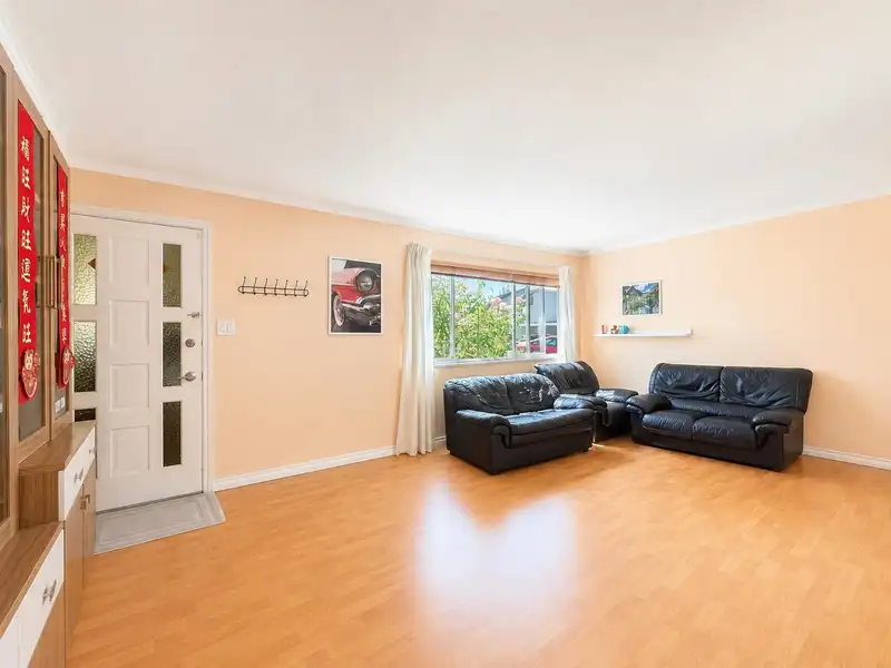 7031 LINDSAY ROAD - photo 4 of 26