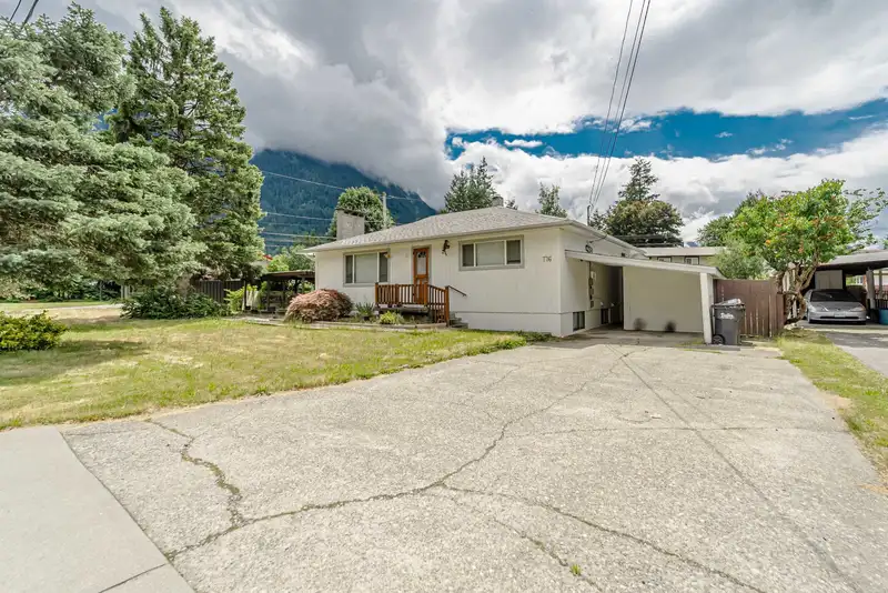 776 7TH AVENUE - photo 1 of 40