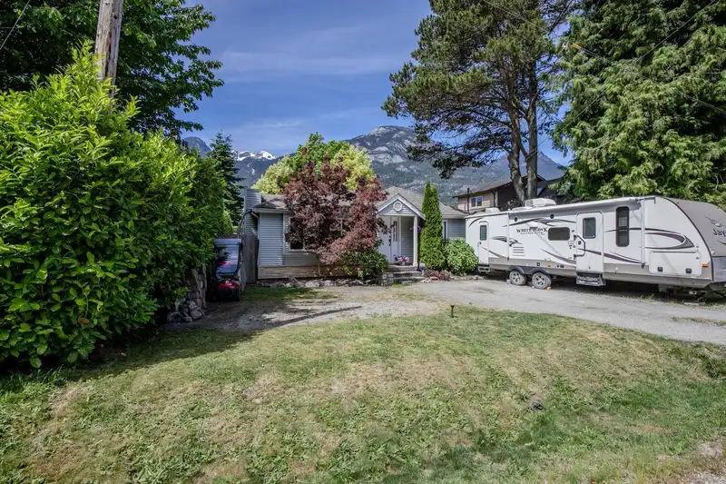 38807 BRITANNIA AVENUE - photo 2 of 40