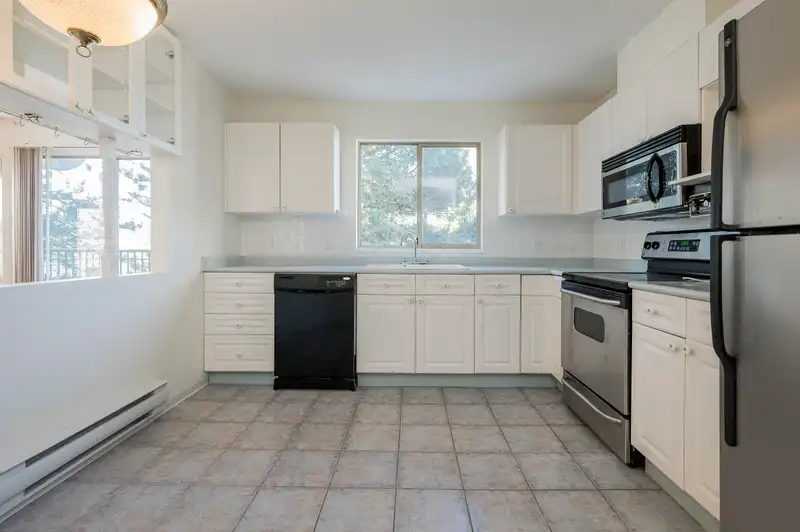 302 15440 VINE AVENUE - photo 2 of 29