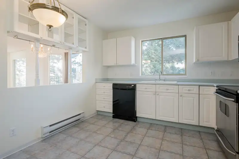 302 15440 VINE AVENUE - photo 4 of 29