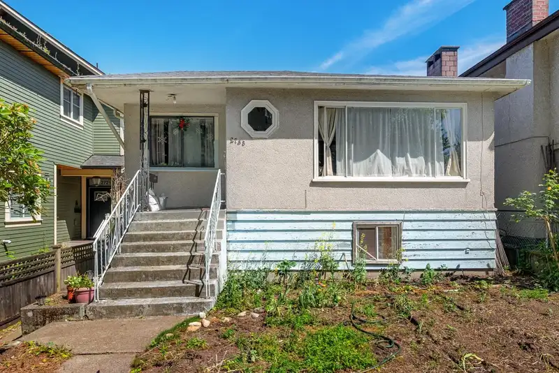 2733 EAST 28TH AVENUE - photo 1 of 36