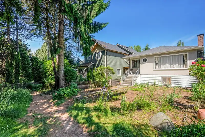 2733 EAST 28TH AVENUE - photo 4 of 36
