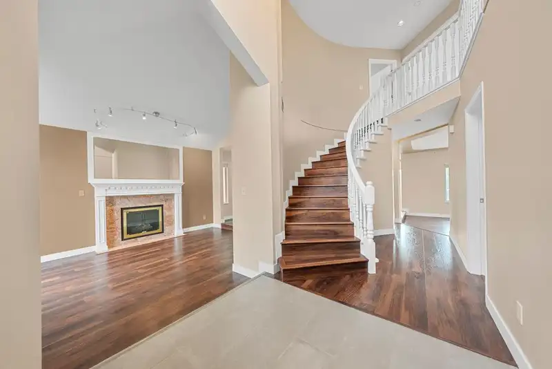 1370 OXFORD STREET - photo 2 of 40
