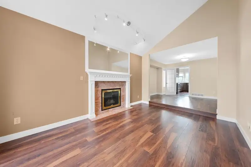 1370 OXFORD STREET - photo 3 of 40