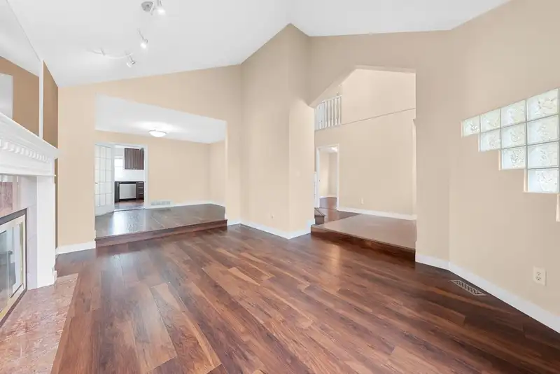 1370 OXFORD STREET - photo 4 of 40