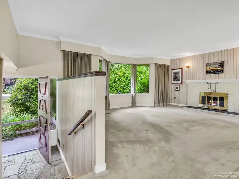 5450 8B AVENUE - photo 2 of 38