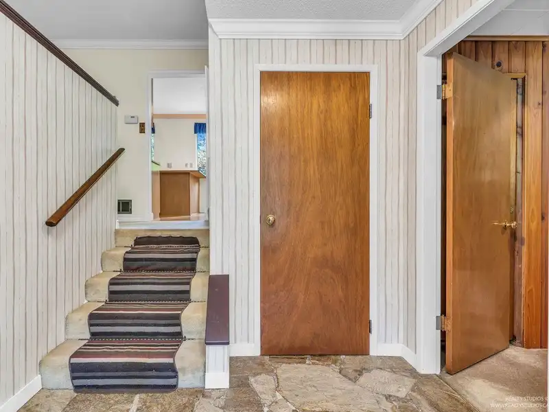 5450 8B AVENUE - photo 4 of 38