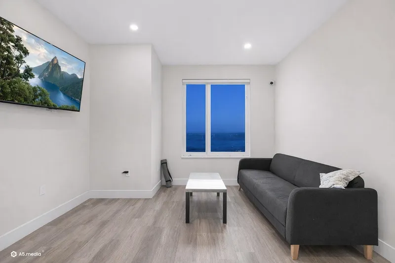 11 5515 199A STREET - photo 4 of 20