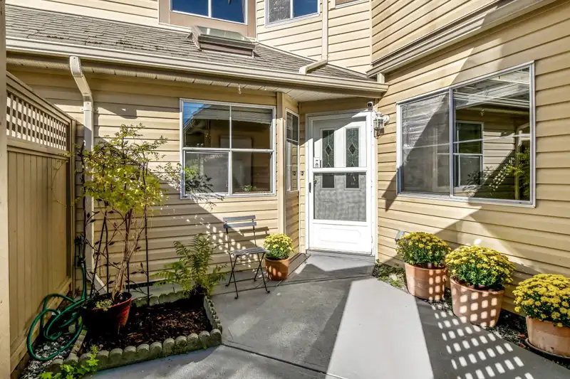 39 6140 192 STREET - photo 3 of 31