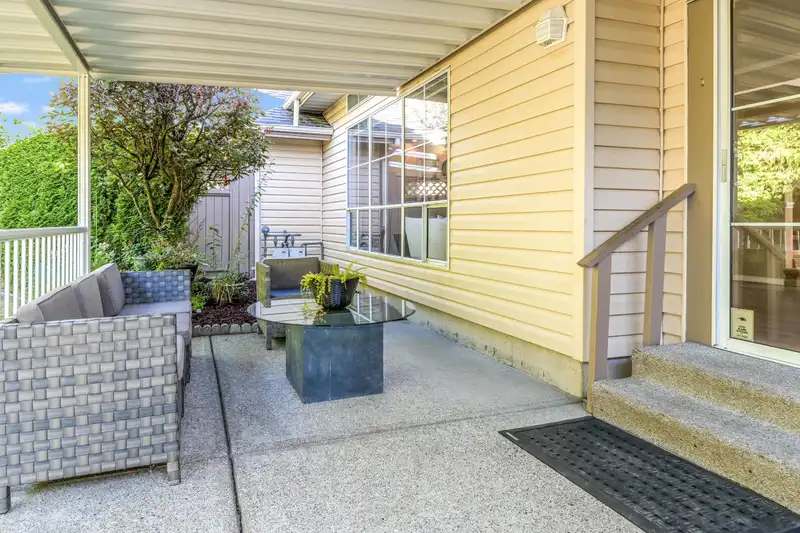 39 6140 192 STREET - photo 4 of 31