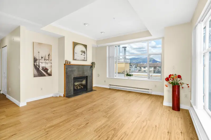 404 2340 HAWTHORNE AVENUE - photo 4 of 25