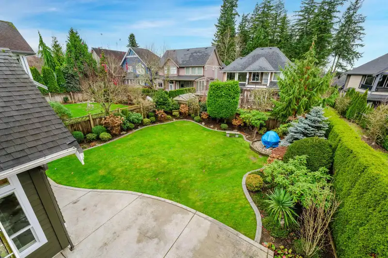 2711 164 STREET - photo 4 of 36