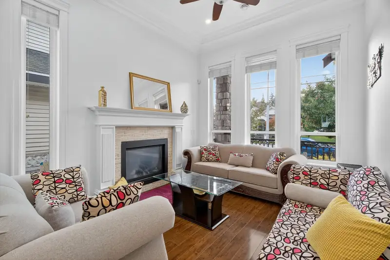 13255 62 AVENUE - photo 4 of 25