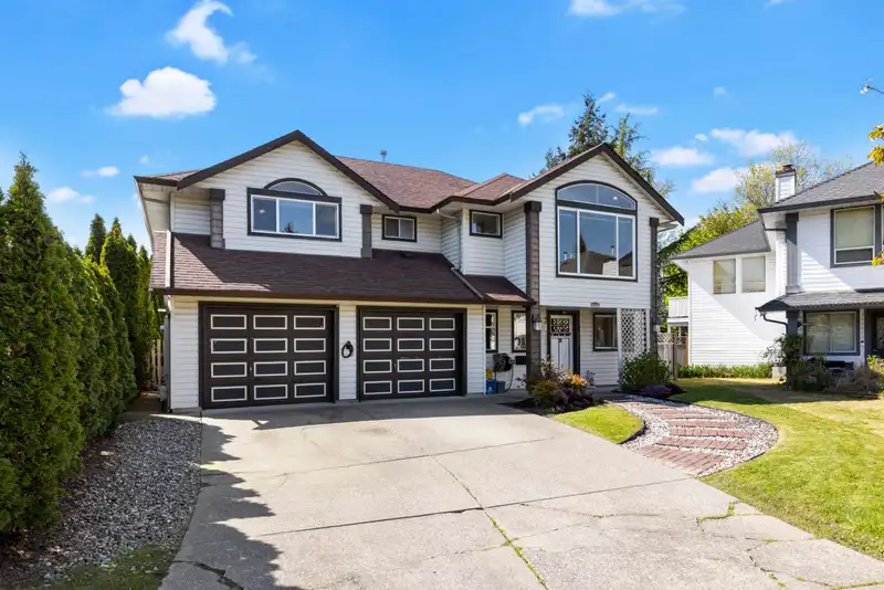 21425 90 AVENUE - photo 1 of 36
