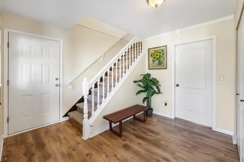 21425 90 AVENUE - photo 4 of 36
