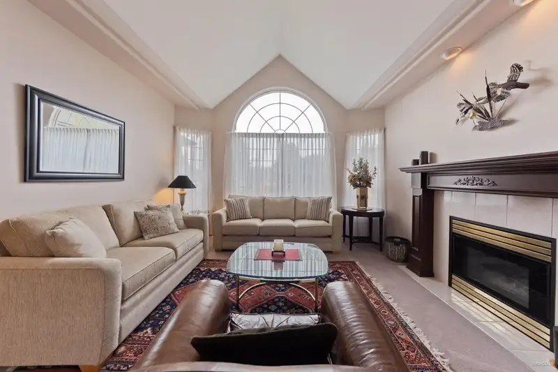 15788 92A AVENUE - photo 4 of 38