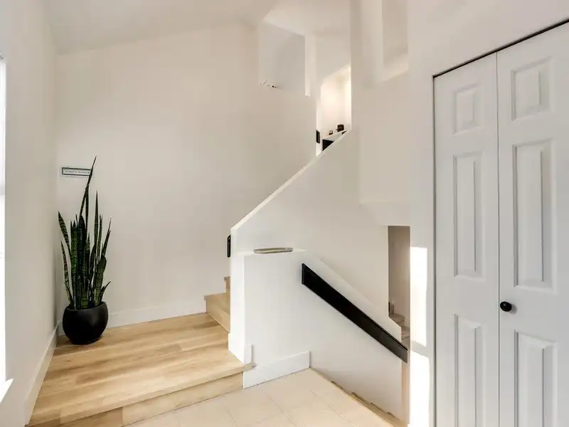 1 1900 INDIAN RIVER CRESCENT - photo 3 of 35