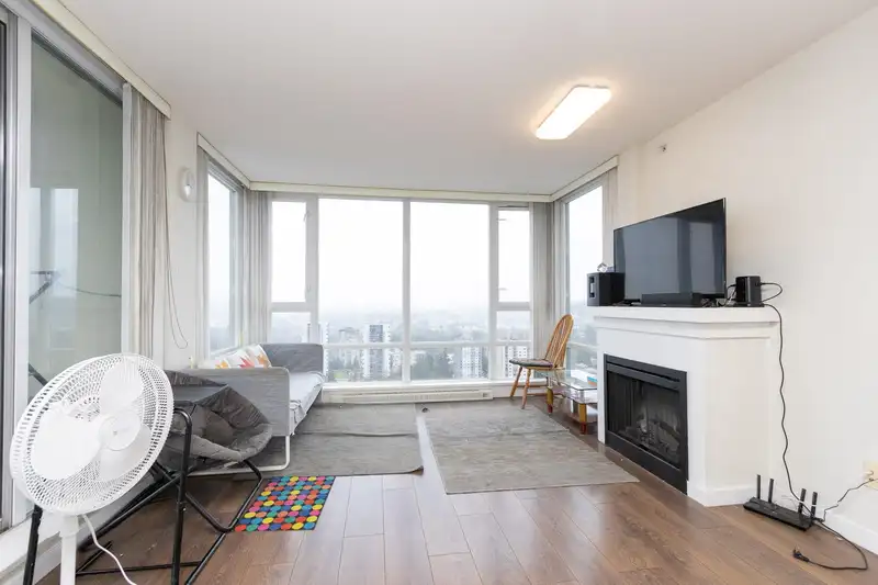 3105 9888 CAMERON STREET - photo 2 of 10