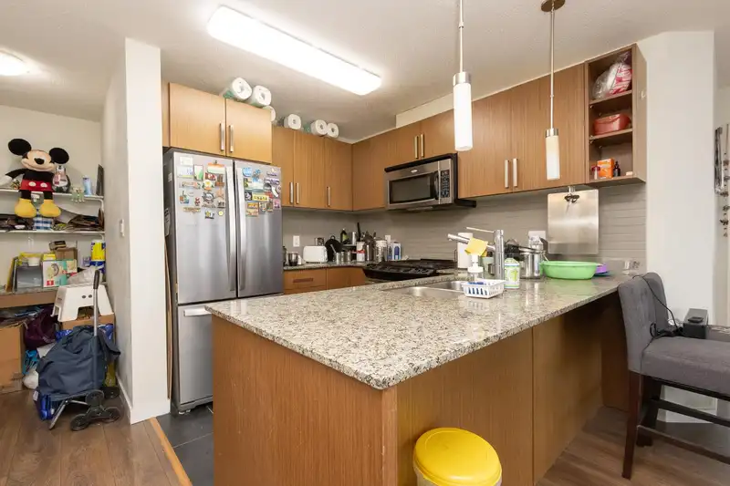 3105 9888 CAMERON STREET - photo 4 of 10
