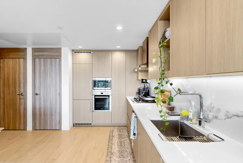 3301 4890 LOUGHEED HIGHWAY - photo 2 of 19