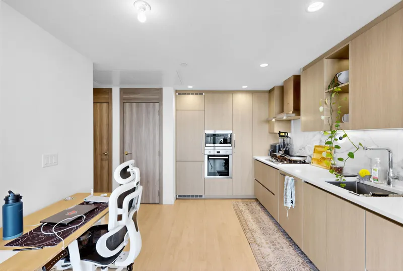 3301 4890 LOUGHEED HIGHWAY - photo 4 of 19