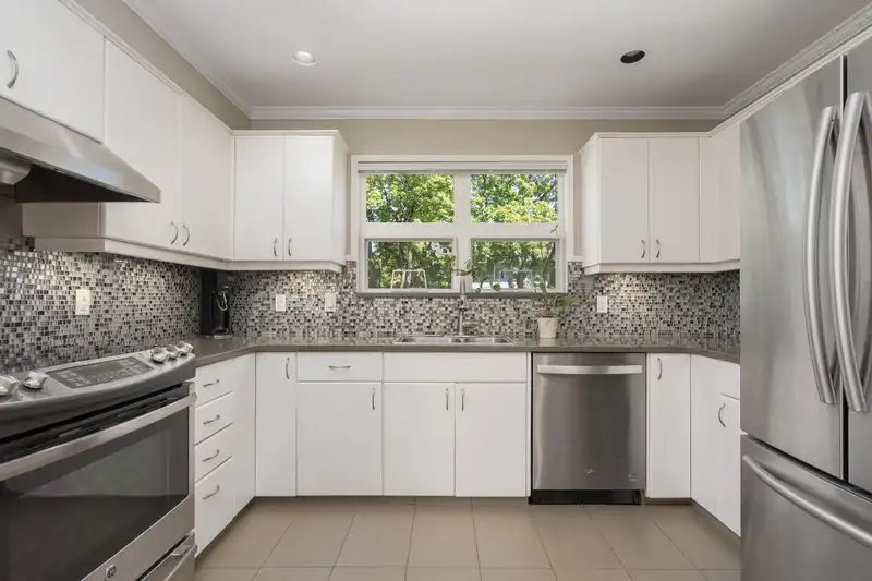 3085 MAPLE STREET - photo 3 of 40