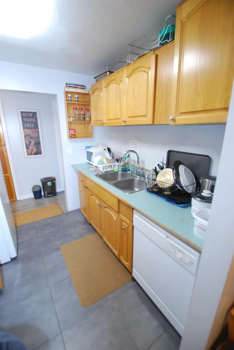 210 33850 FERN STREET - photo 3 of 17