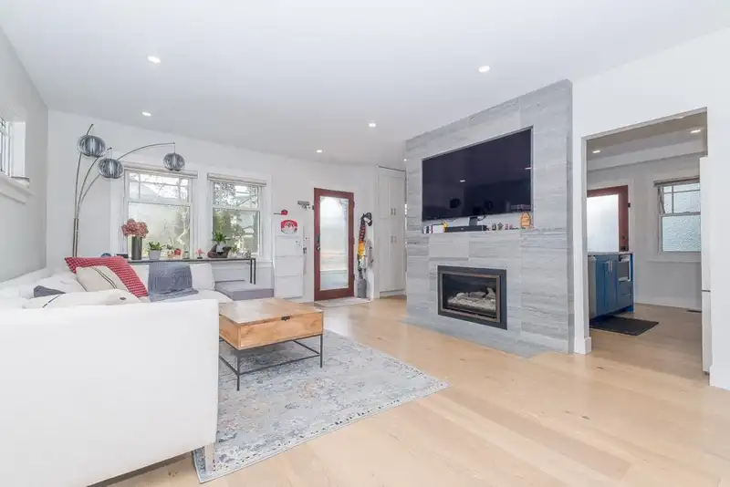 1610 SALSBURY DRIVE - photo 4 of 40