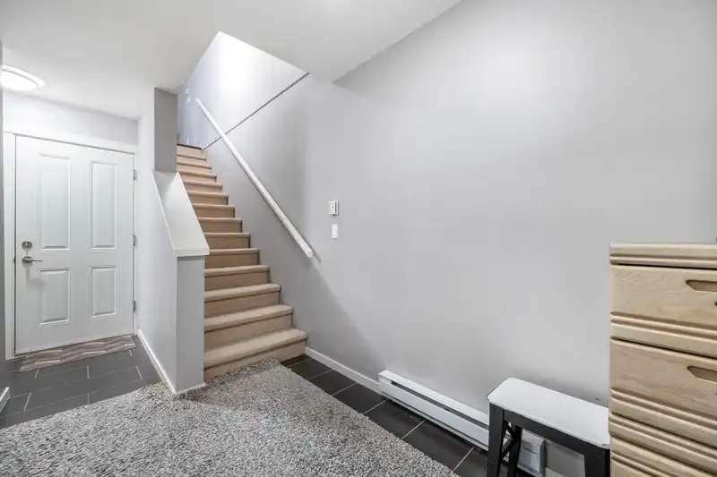 65 18983 72A AVENUE - photo 3 of 20