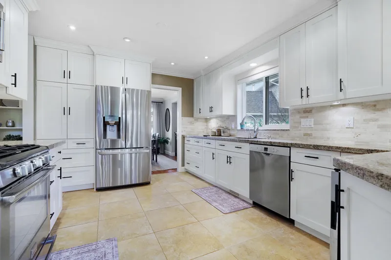 9424 154A STREET - photo 3 of 25