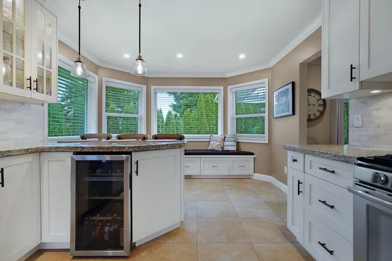 9424 154A STREET - photo 4 of 25