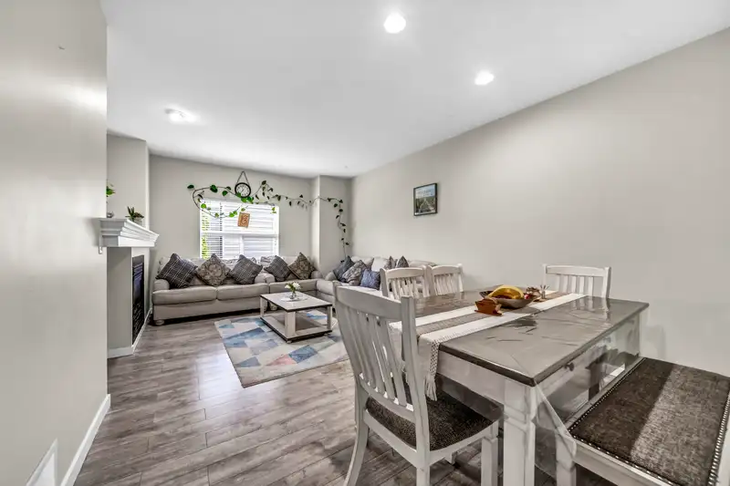 12 6366 126 STREET - photo 4 of 33