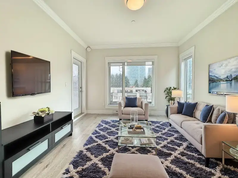 301 13799 101 AVENUE - photo 1 of 40