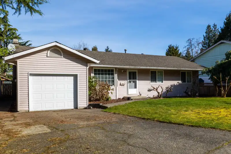 20111 49A AVENUE - photo 1 of 17