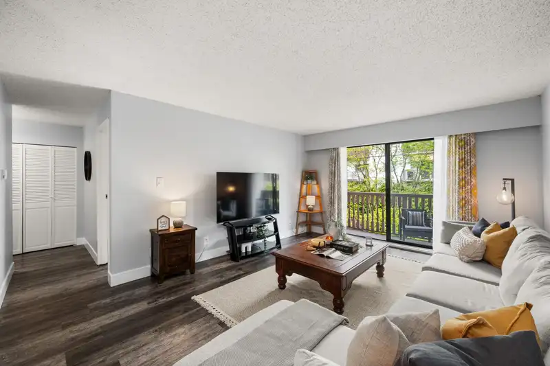 211 236 W 2ND STREET - photo 4 of 40