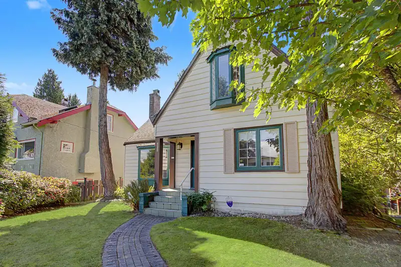 2812 W 33RD AVENUE - photo 2 of 13