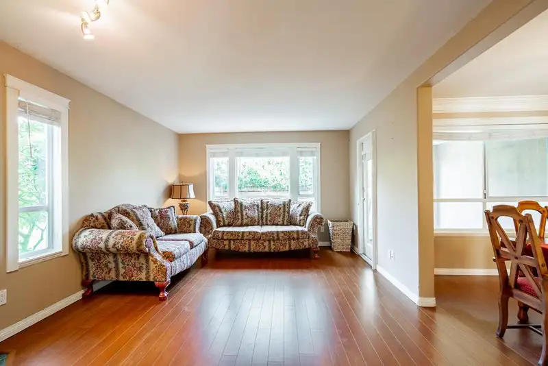 134 15550 26 AVENUE - photo 3 of 39